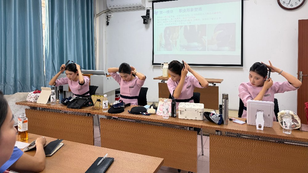 服务礼仪两大模块授课